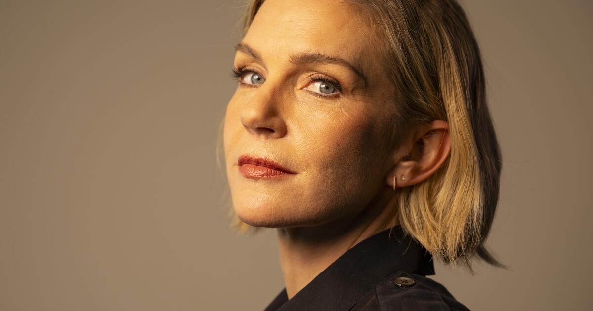 You are currently viewing ‘Pluribus’ star Rhea Seehorn has a classic moving-to-L.A. story
