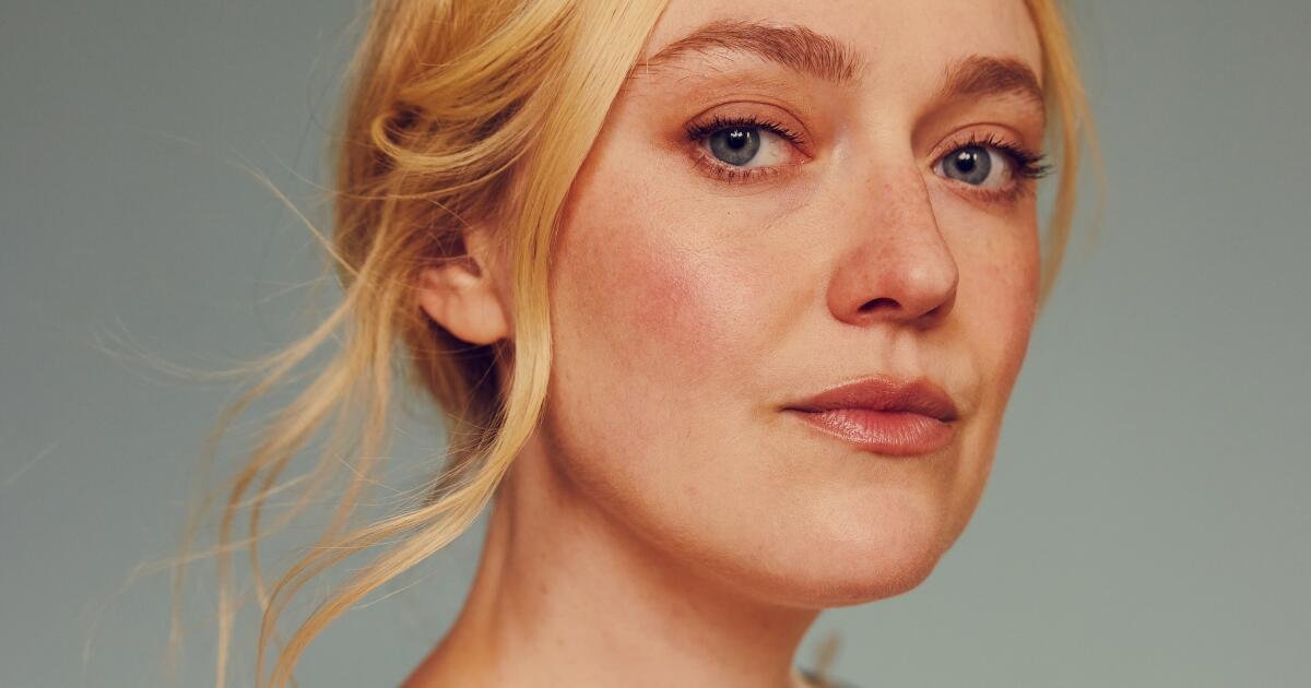 Read more about the article After 25 years in showbiz, Dakota Fanning is still booked and busy