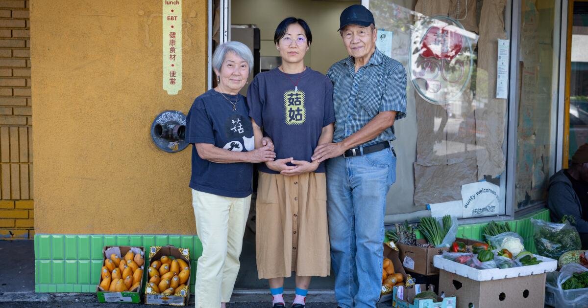 You are currently viewing As family struggles to open Chinatown grocery, food scarcity persists