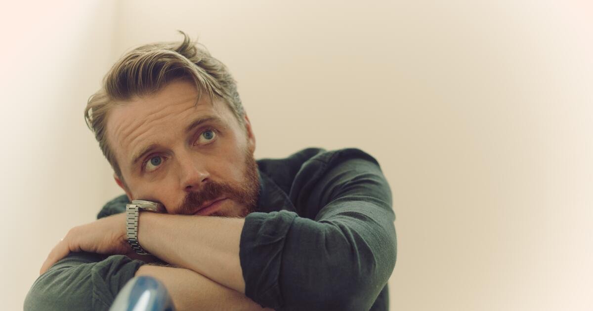 You are currently viewing Jack Lowden loves getting ‘slapped around’ on ‘Slow Horses’