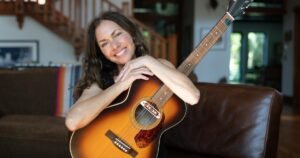 Read more about the article Susanna Hoffs wrote a song about her secret list of ex-boyfriends