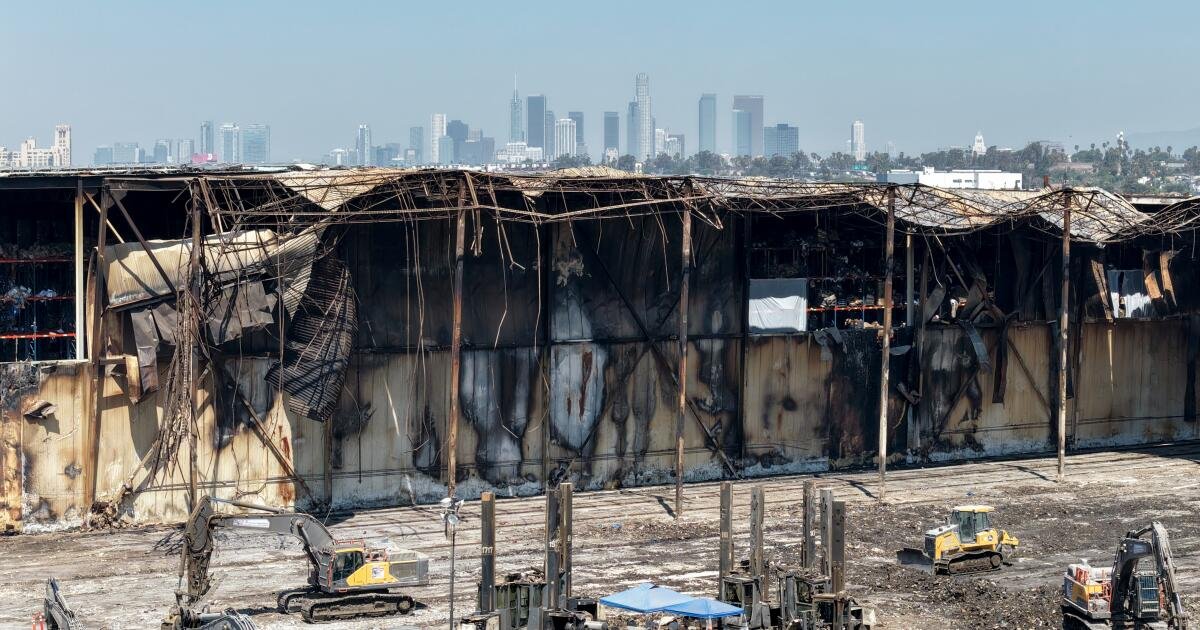 You are currently viewing Officials move to bolster recovery from Boyle Heights warehouse fire