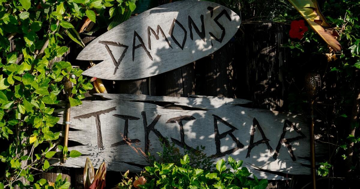 You are currently viewing I grew up at Glendale tiki steakhouse Damon’s, so I named my son after it