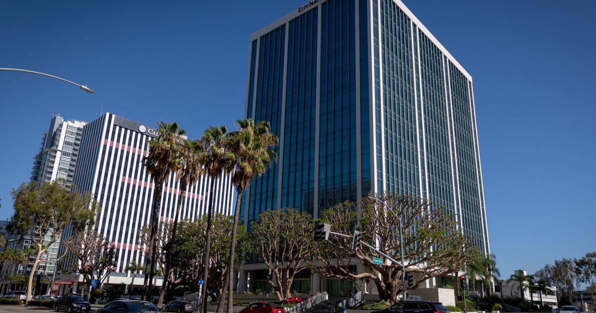You are currently viewing Port of Long Beach buys downtown office tower as vacancies surge