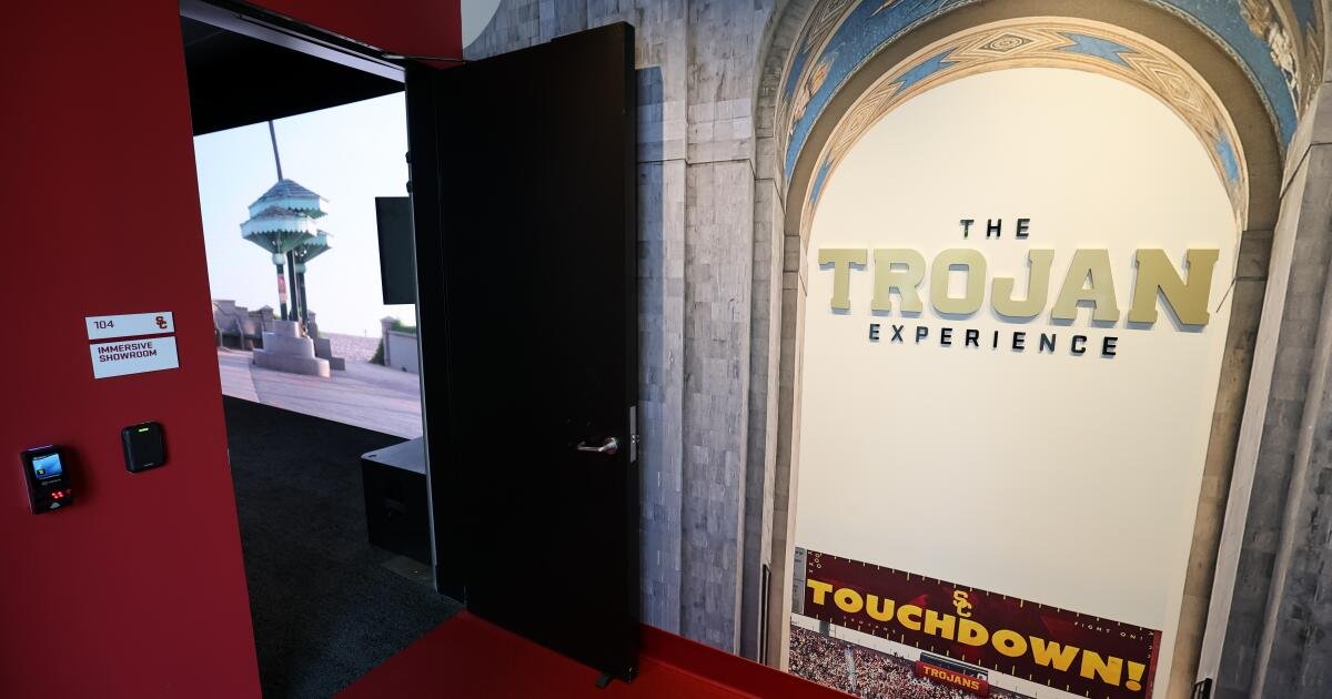 You are currently viewing The Sports Report: A look at USC’s new football training center