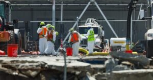 Read more about the article Lineage will miss deadline to clean up the Boyle Heights warehouse site, council member says