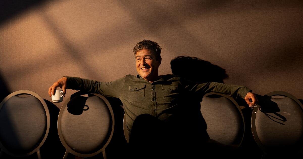 You are currently viewing ‘Lanterns’ star Kyle Chandler on grouchy Hal Jordan, Episode 1’s ending
