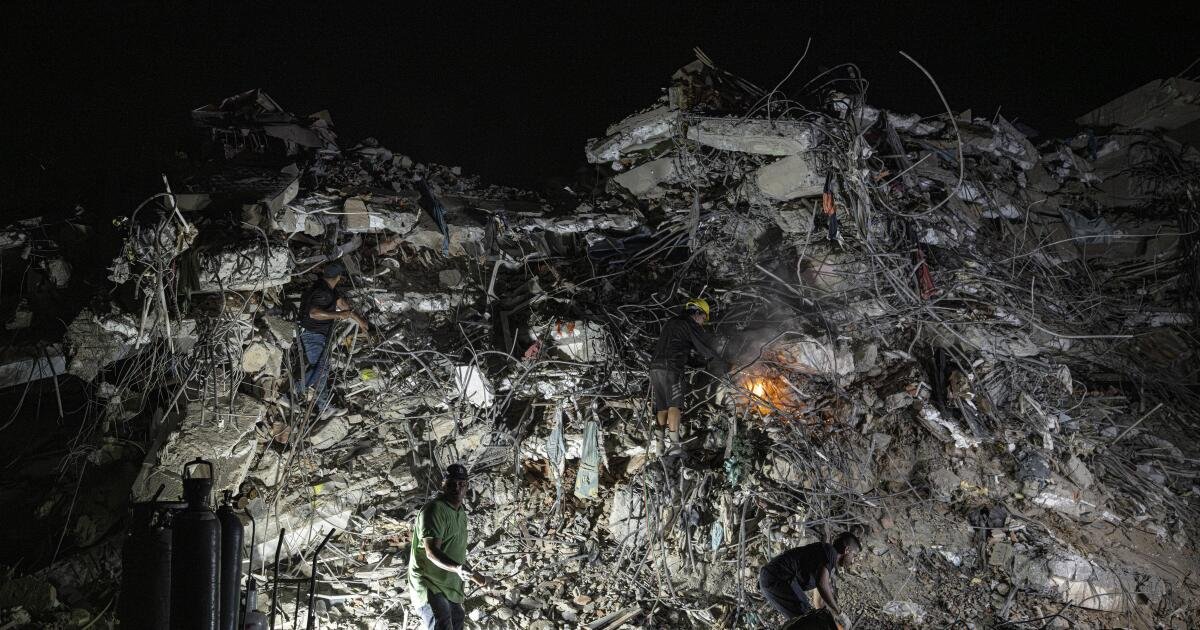 You are currently viewing From deadly floods to twin quakes, a Venezuelan coast wonders how much more it can bear