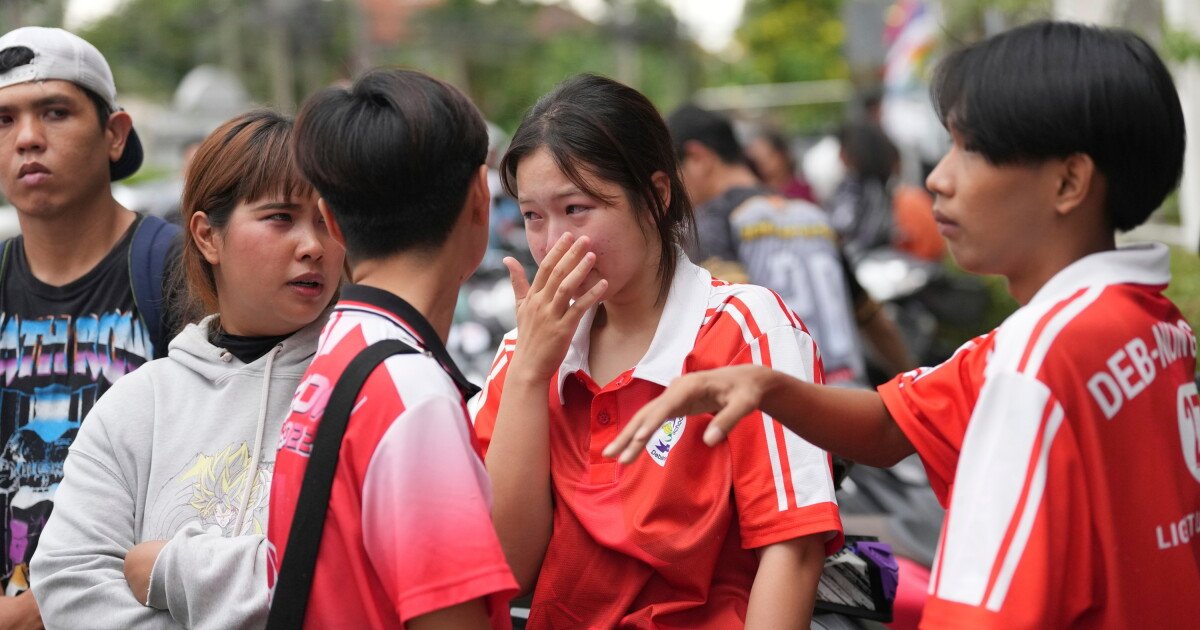 You are currently viewing Student gunman kills at least 7 near Bangkok, officials say