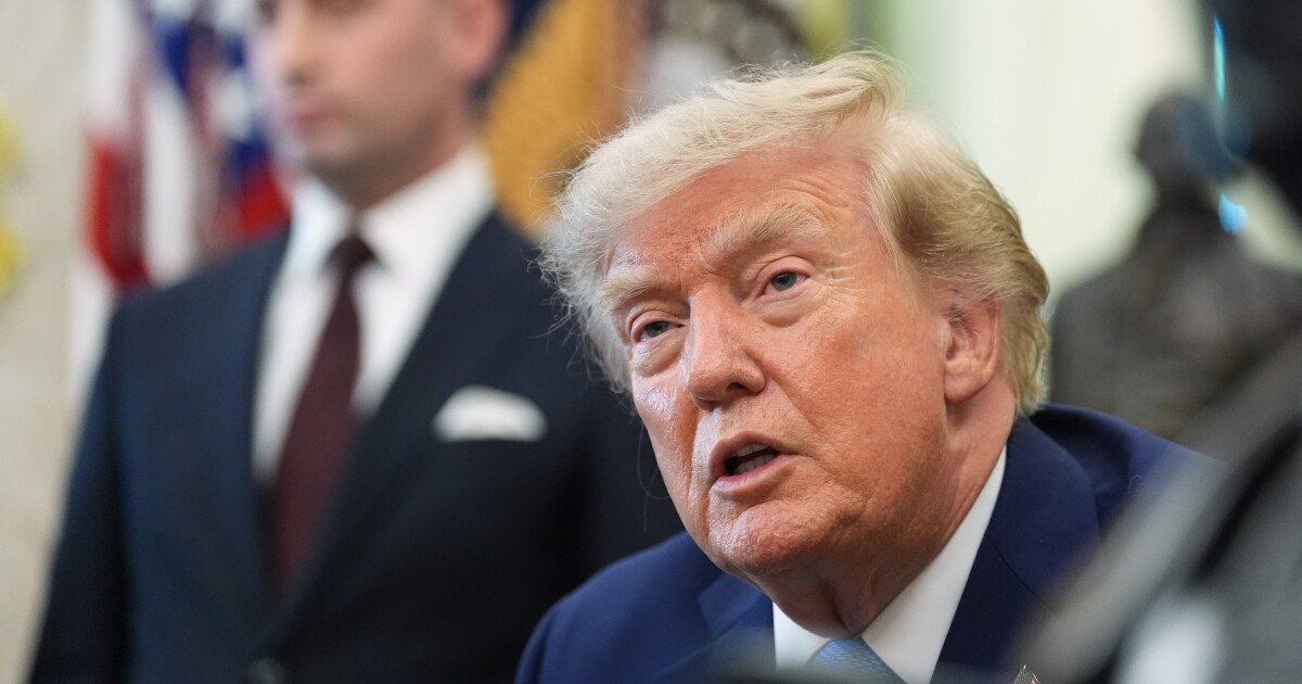 You are currently viewing Trump intenta nuevamente restringir la ciudadanía por nacimiento tras fallo de la Corte Suprema