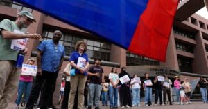 Read more about the article El alcalde de San Diego, Todd Gloria, insta al Congreso a prorrogar el estatus de protección para los haitianos