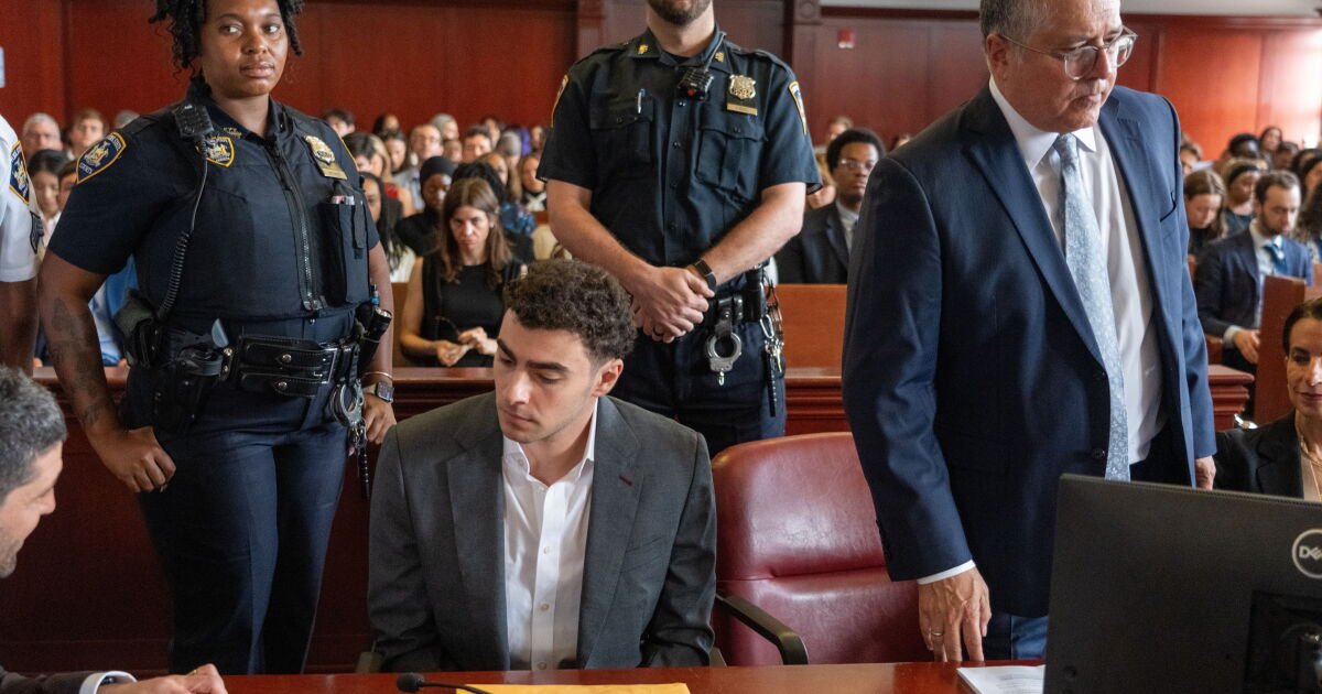 You are currently viewing Mangione could plead guilty in federal case ahead of N.Y. murder trial