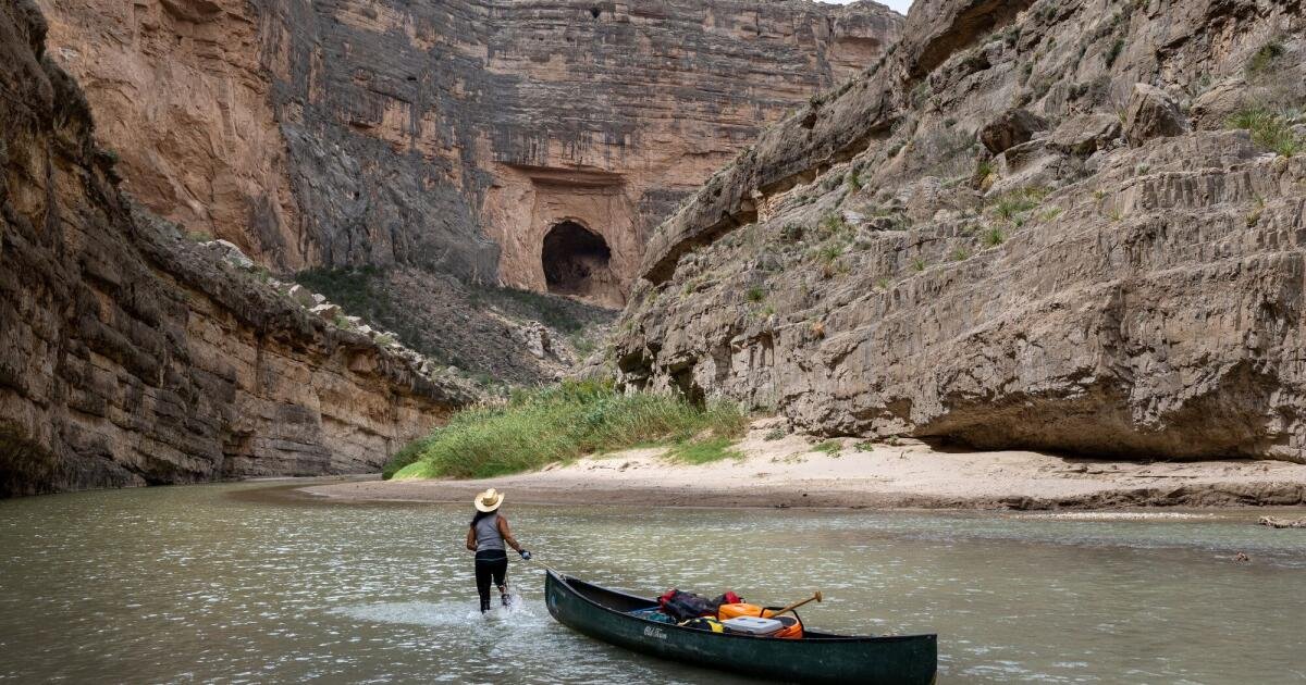 You are currently viewing Texas’ Big Bend park gets border barriers that some Trump allies dislike