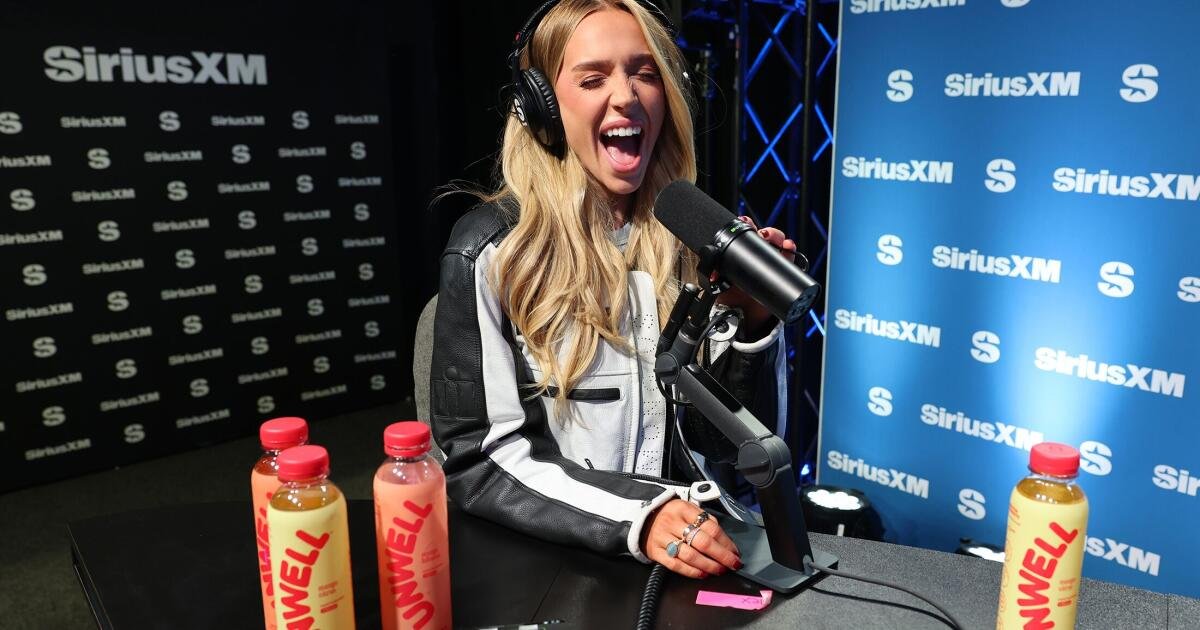 You are currently viewing ‘Call Her Daddy’ host shuts down Unwell beverage line after short, buzzy run