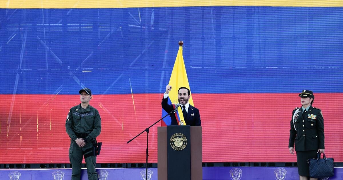 You are currently viewing A car bomb attack targets southwest Colombia a day after president takes office