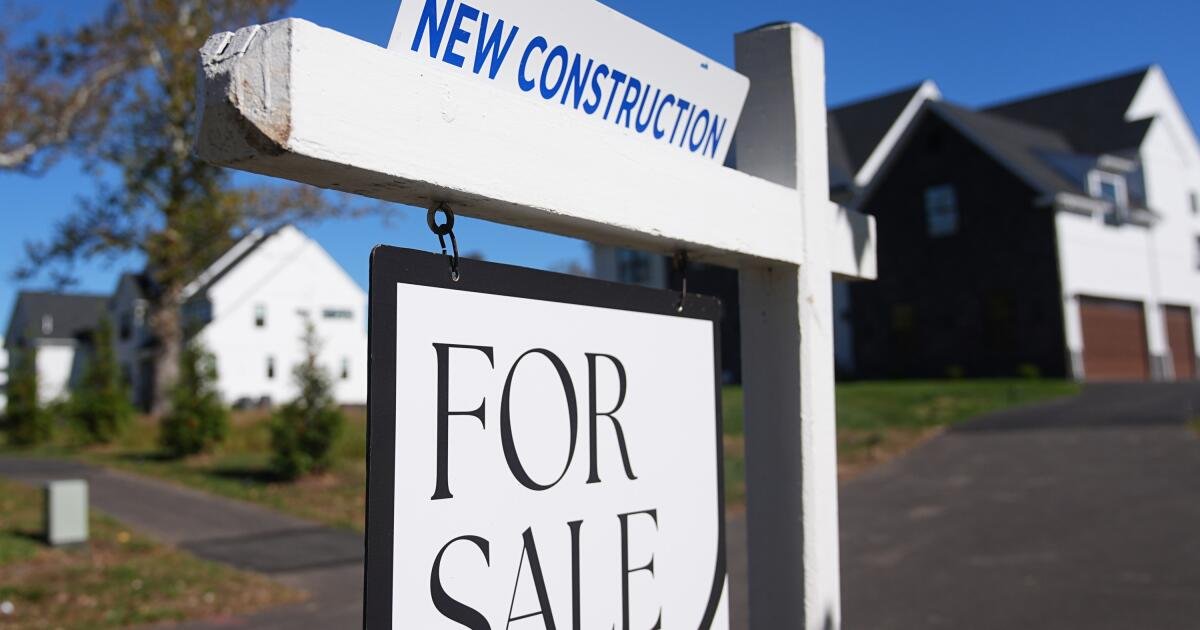 You are currently viewing Record home prices and high mortgage rates send buyers to the sidelines