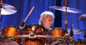 Read more about the article ZZ Top scrubbed Hollywood Bowl concert because of Frank Beard’s health