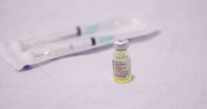 Read more about the article The drug lenacapavir is a mighty weapon against HIV. Its rollout gets mixed reviews