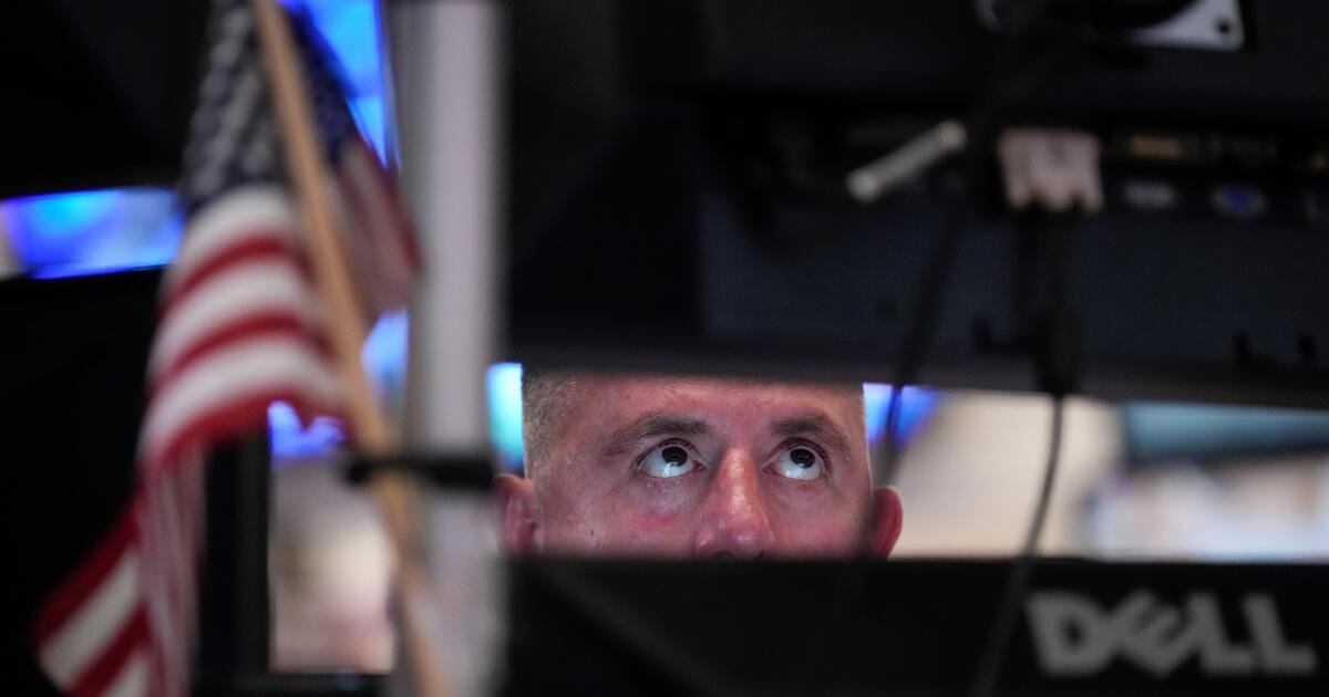You are currently viewing Microsoft’s best day since 2008 leads stocks, while inflation worries remain in the bond market