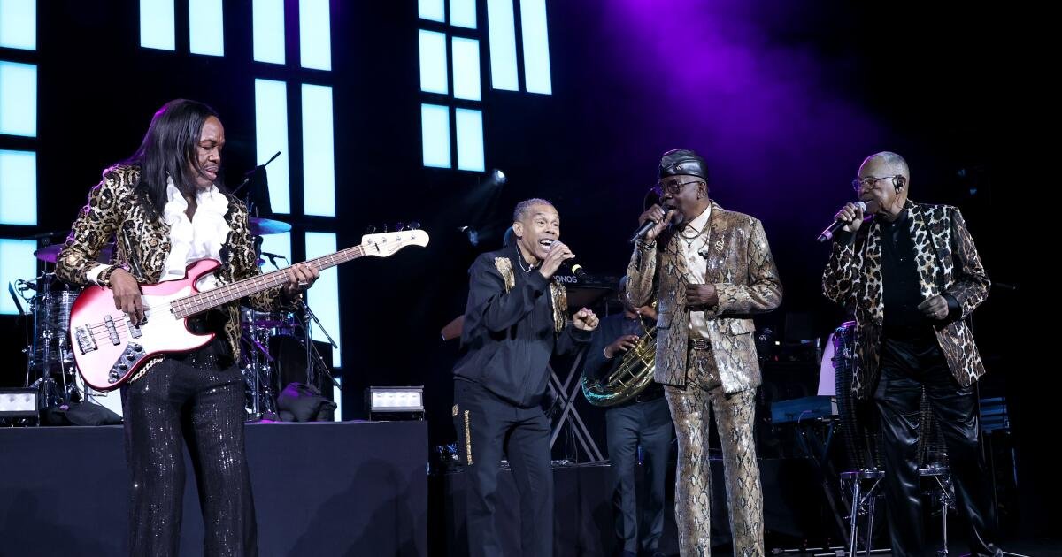You are currently viewing Earth, Wind & Fire postpones concert with Lionel Richie because of ‘medical emergency’