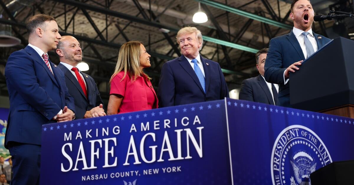 You are currently viewing Trump turns to containing the fallout from setbacks in Iran