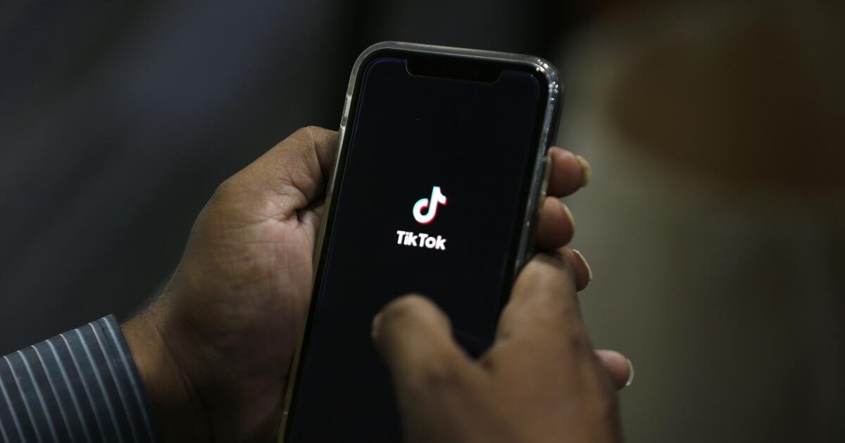 You are currently viewing New Disney partnership with TikTok will bring more vertical videos to Disney+