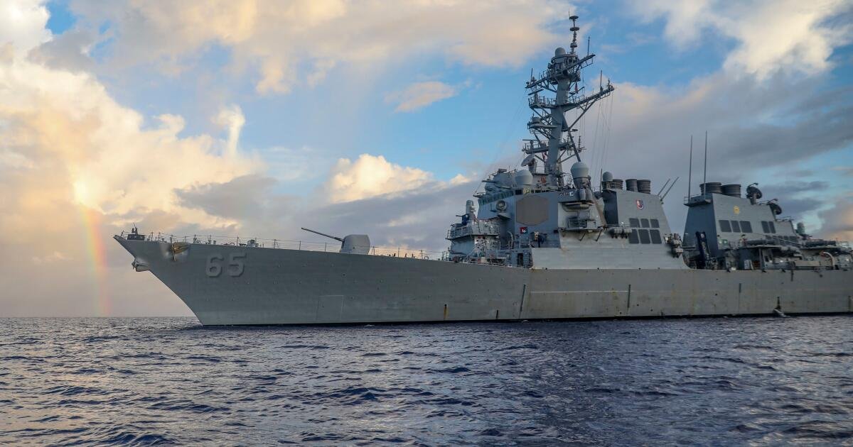 You are currently viewing U.S. Navy destroyer with 300 sailors aboard broke down for four days in the Pacific