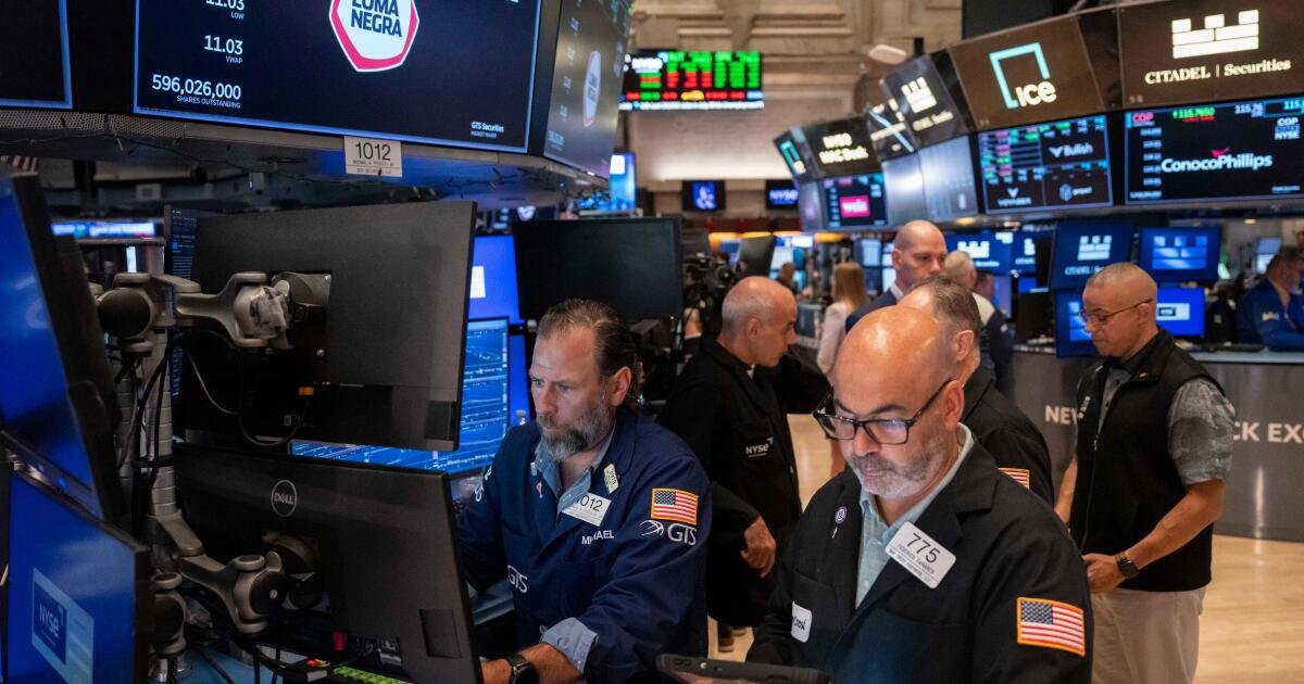 You are currently viewing Wall Street rises near a record as AI stocks climb and worries about inflation ease