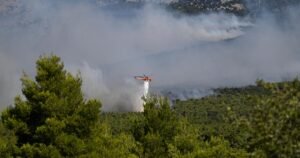 Read more about the article 2 killed when firefighting helicopters collide near Athens as Europe’s wildfire emergency rages