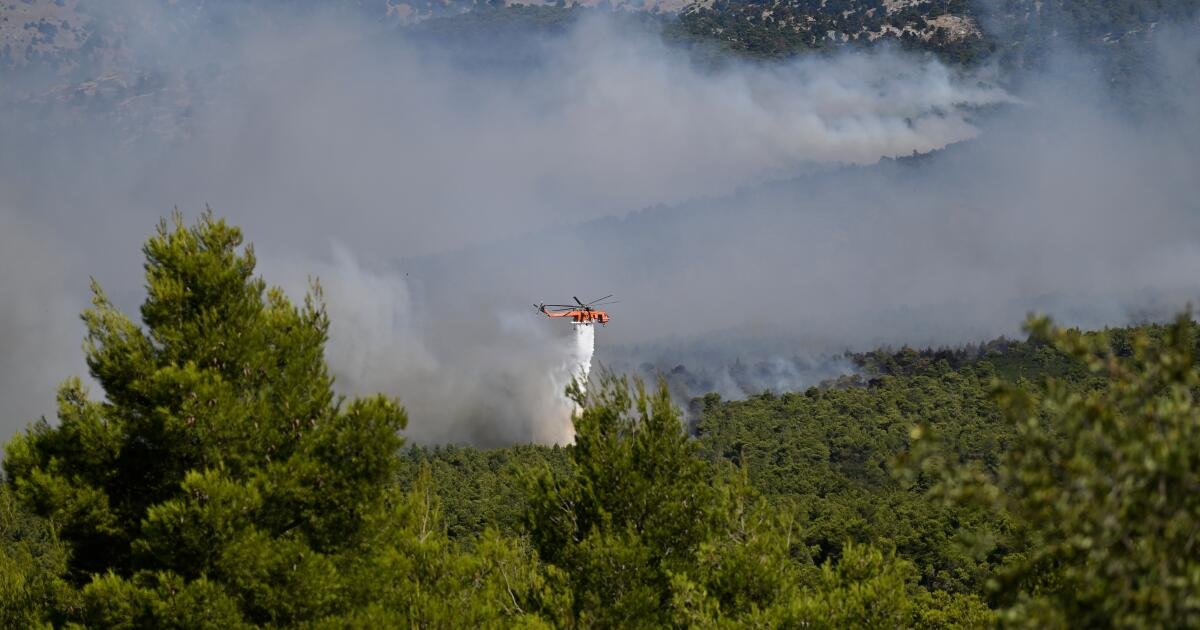 Read more about the article 2 killed when firefighting helicopters collide near Athens as Europe’s wildfire emergency rages