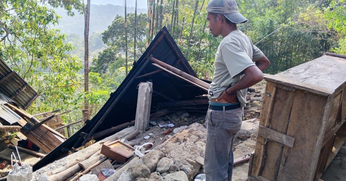 You are currently viewing Magnitude 7.7 earthquake strikes off Indonesia’s coast, toppling buildings and killing at least 2