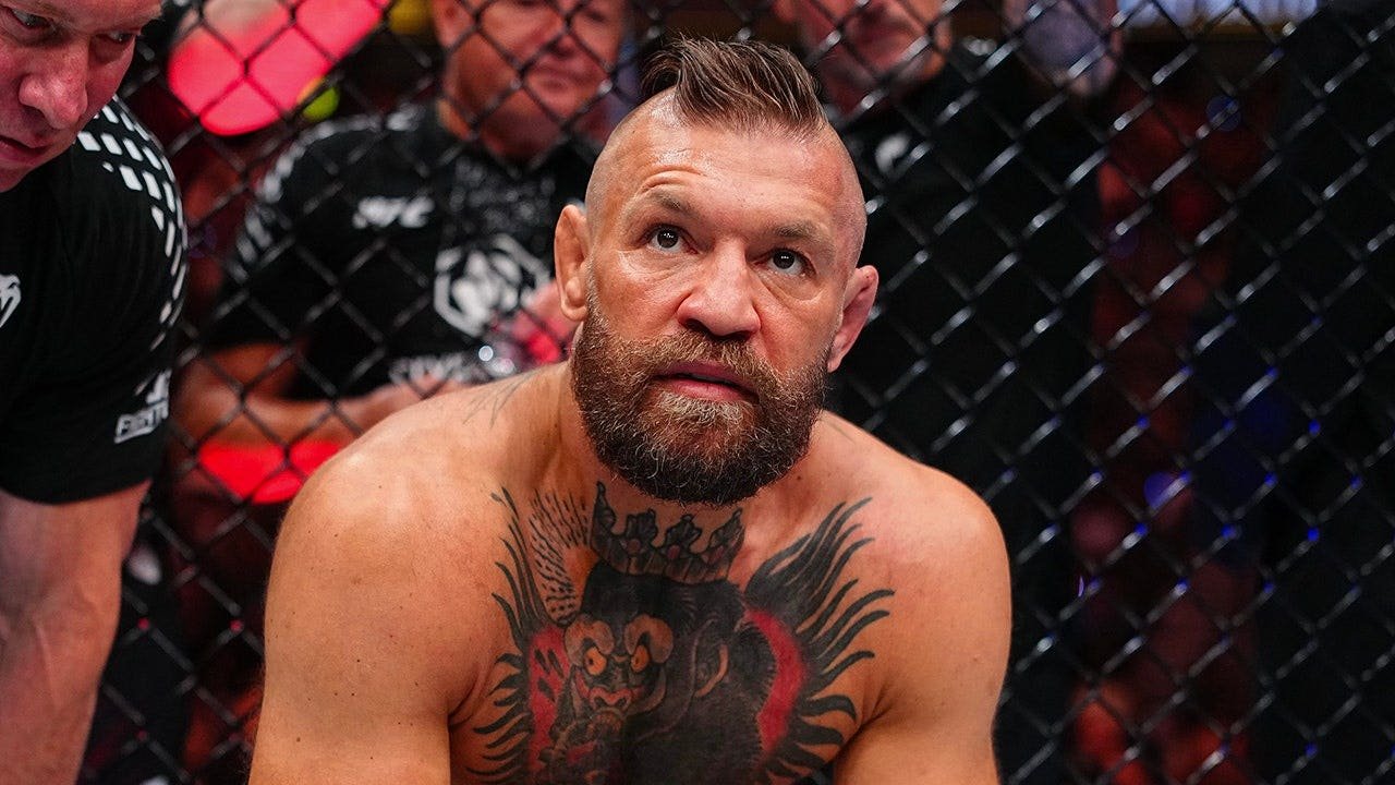 You are currently viewing Conor McGregor says ACL knee surgery was a success after Octagon return