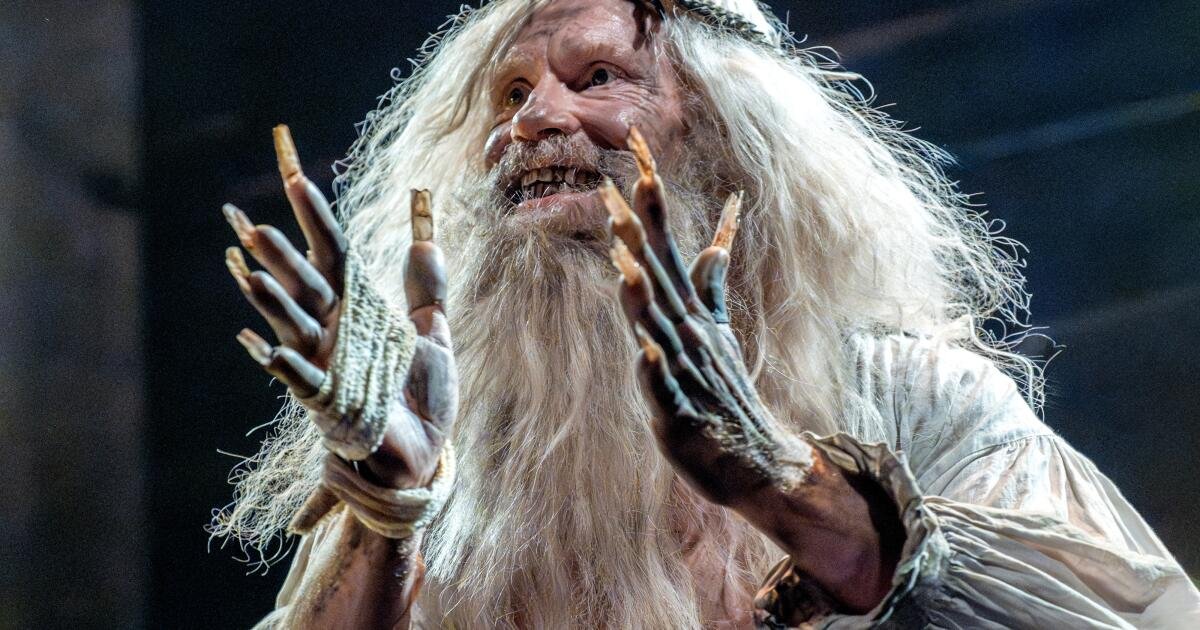 You are currently viewing ‘Game of Thrones’ fans gush over ‘Mad King’ at Royal Shakespeare Theatre