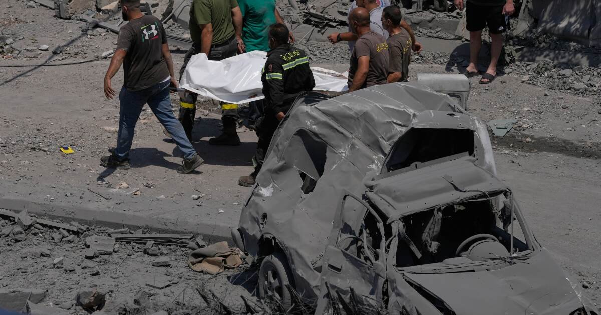 You are currently viewing Israeli airstrikes on southern Lebanon kill 11 people, Health Ministry says