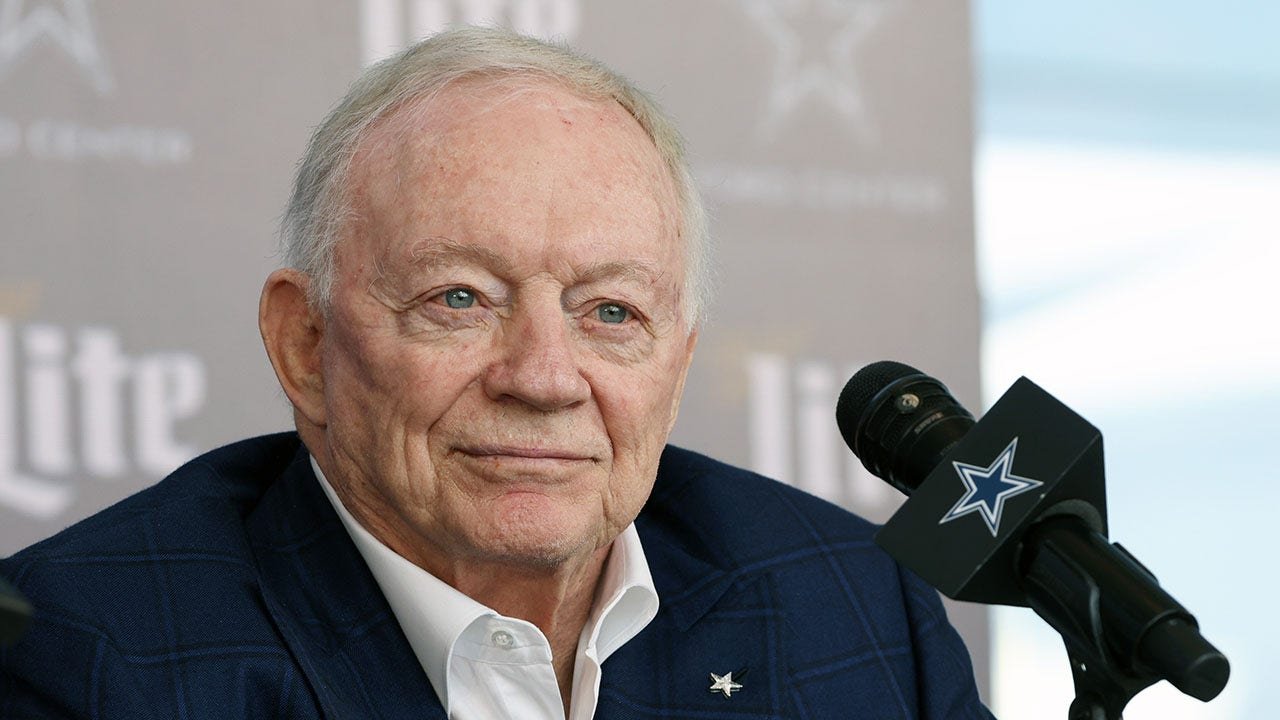You are currently viewing Jerry Jones says Tony Romo will ‘work through’ Wisconsin OWI arrest