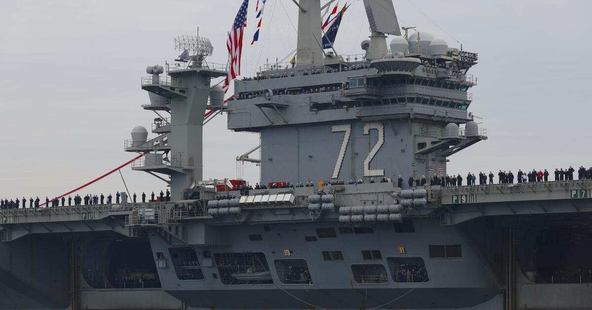 You are currently viewing Trump says USS Abraham Lincoln deployment ‘not nearly long enough’ amid outcry from families