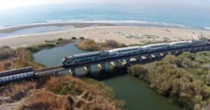 Read more about the article High tides to halt Metrolink lines between Oceanside and Orange County