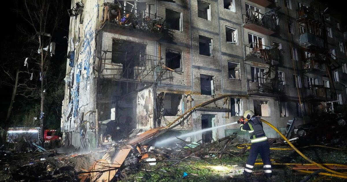You are currently viewing Russia hits Ukrainian capital with ballistic missiles and drones, killing at least 9