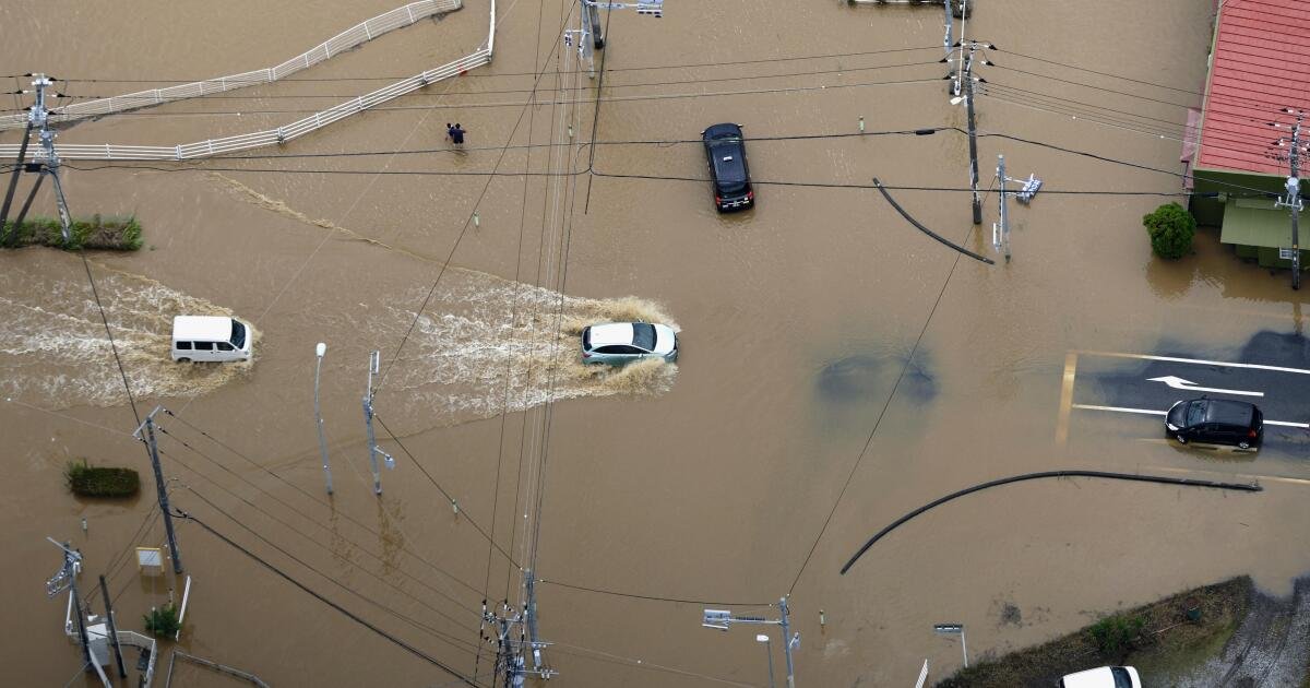 You are currently viewing Record-breaking rain floods east of Tokyo, kill at least 5 people, cause widespread damage
