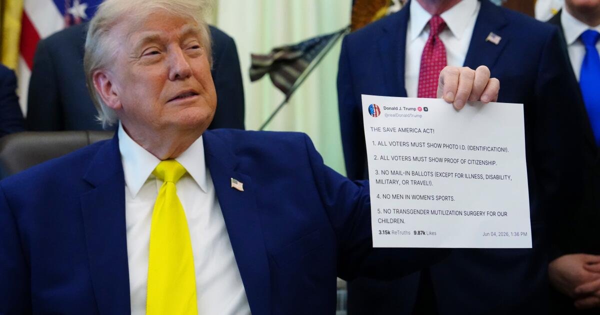 You are currently viewing Trump stands to profit off policy announcements by selling access to his social media posts