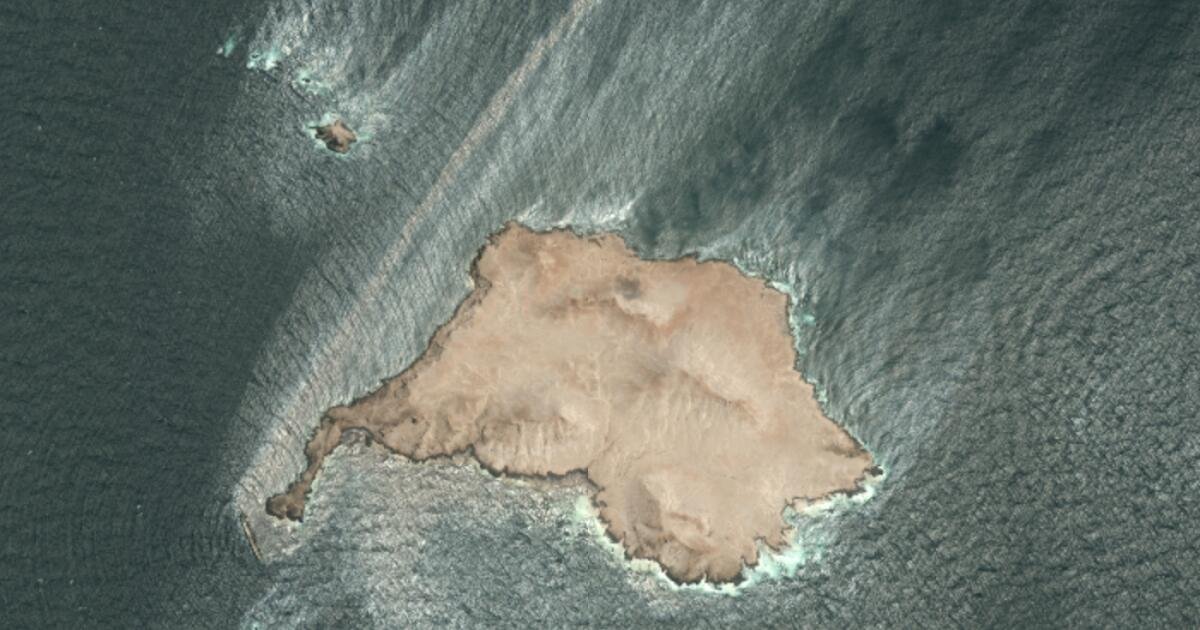 You are currently viewing Leaking tanker off Oman coast is sinking deeper, satellite images show, threatening marine life