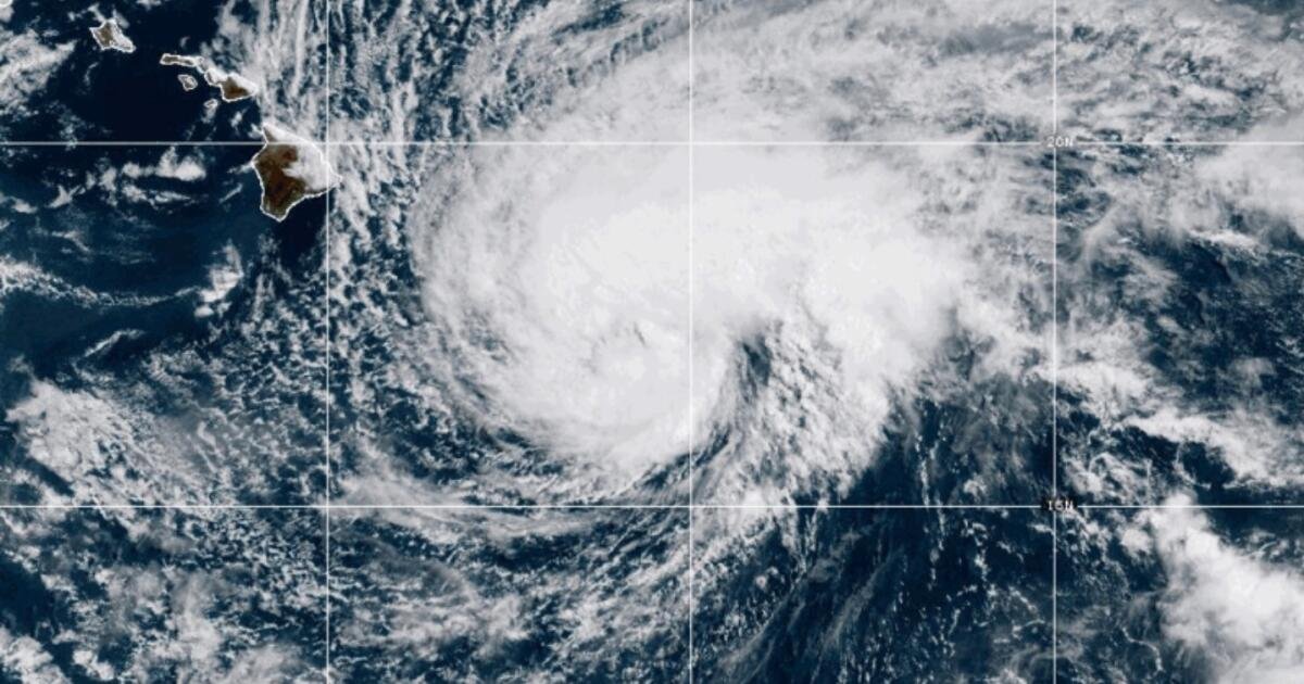 You are currently viewing A rare hurricane landfall threat for Hawaii’s Big Island as Tropical Storm Lala strengthens