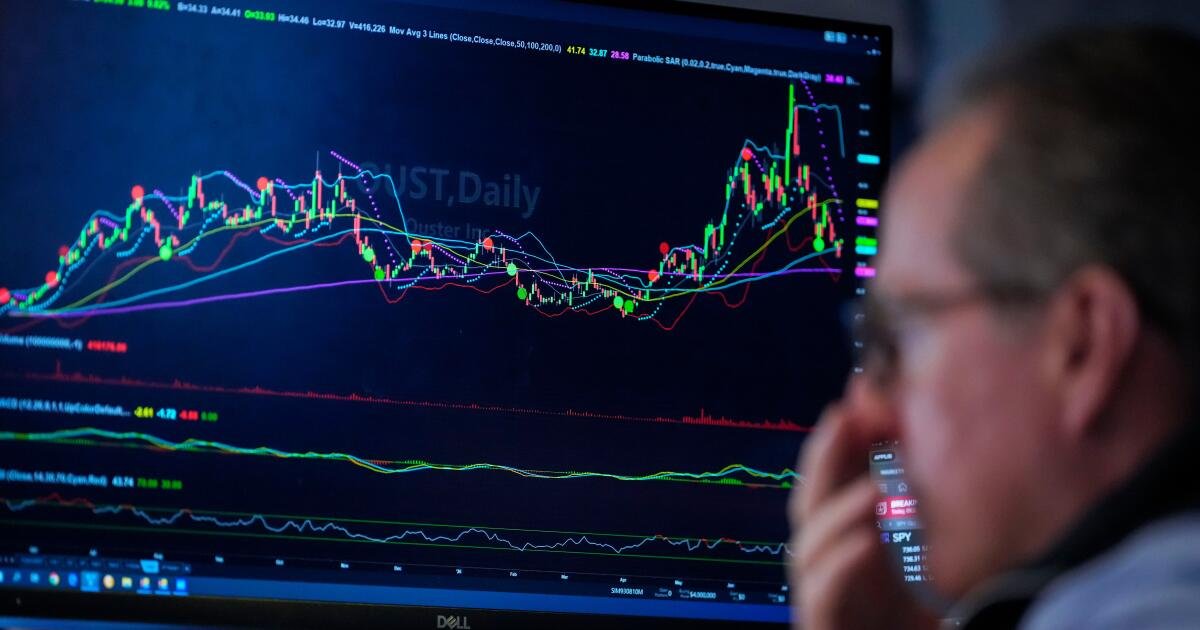 Read more about the article Stocks rally near a record as falling oil prices ease Wall Street’s worries about inflation