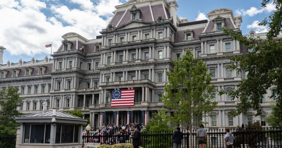Read more about the article Judge rules paint tests on Eisenhower Building can proceed, advancing Trump’s makeover plans for now