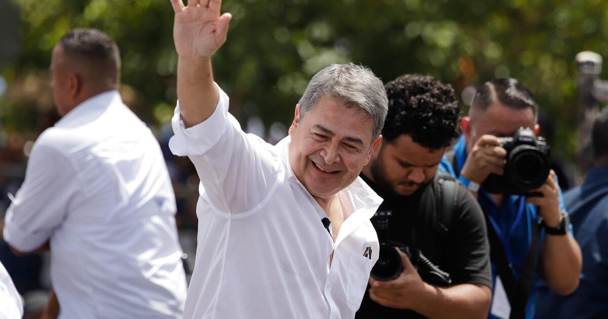 You are currently viewing Honduran judge grants former President Hernández’s release as corruption trial proceeds