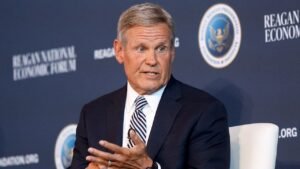 Read more about the article Tennessee Gov. Bill Lee backs candidate challenging Trump-endorsed Ogles