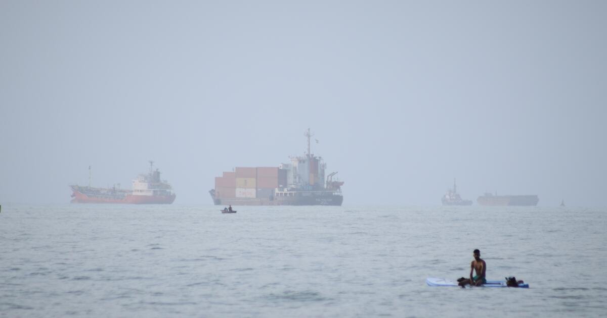 You are currently viewing Iran and Oman make progress on a deal to reopen the Strait of Hormuz, officials say