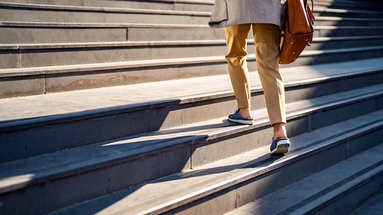 You are currently viewing Stair climbing linked to 39% lower cardiovascular disease death risk