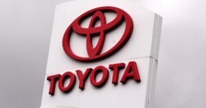 Read more about the article Toyota recalls hundreds of thousands of cars for broken indicators
