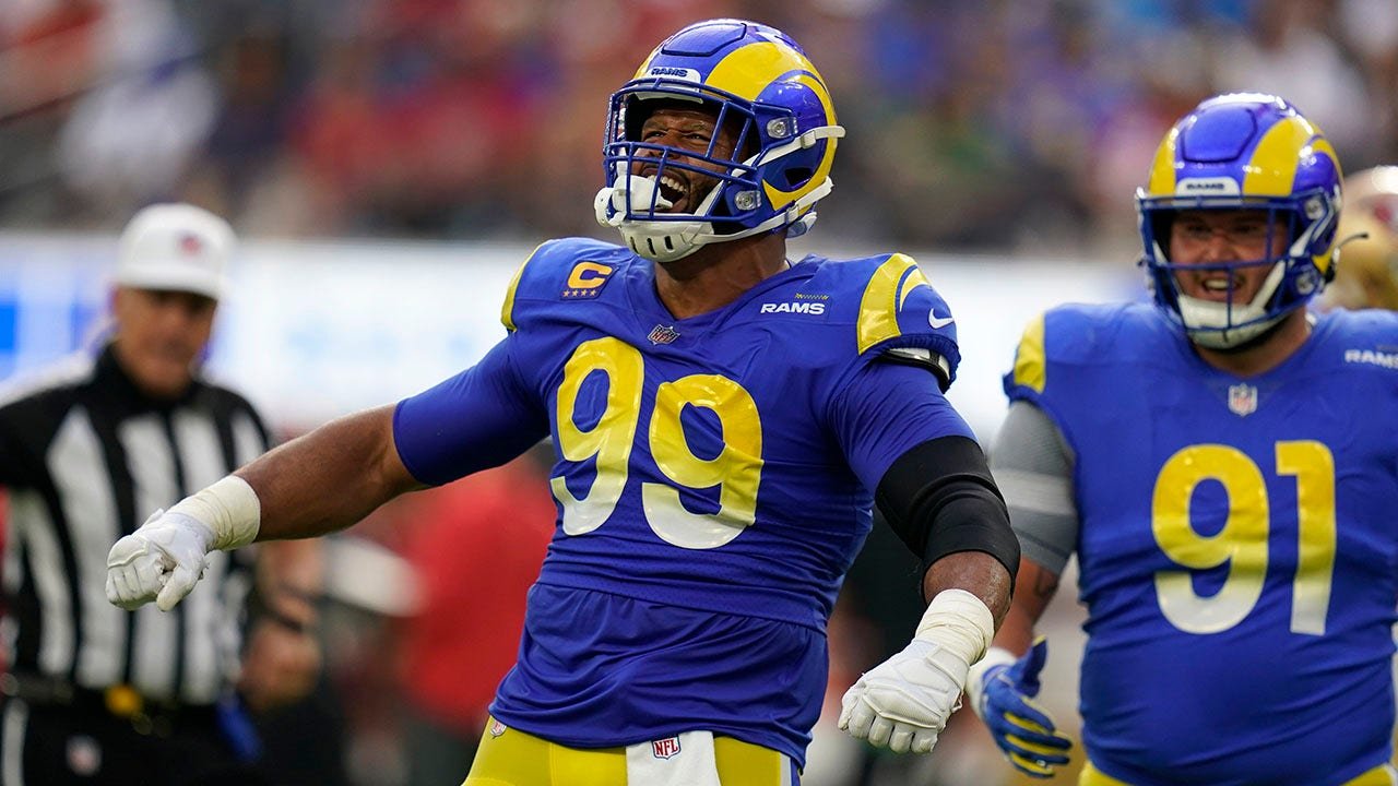 You are currently viewing Aaron Donald holds formal workout with Rams amid NFL comeback talks